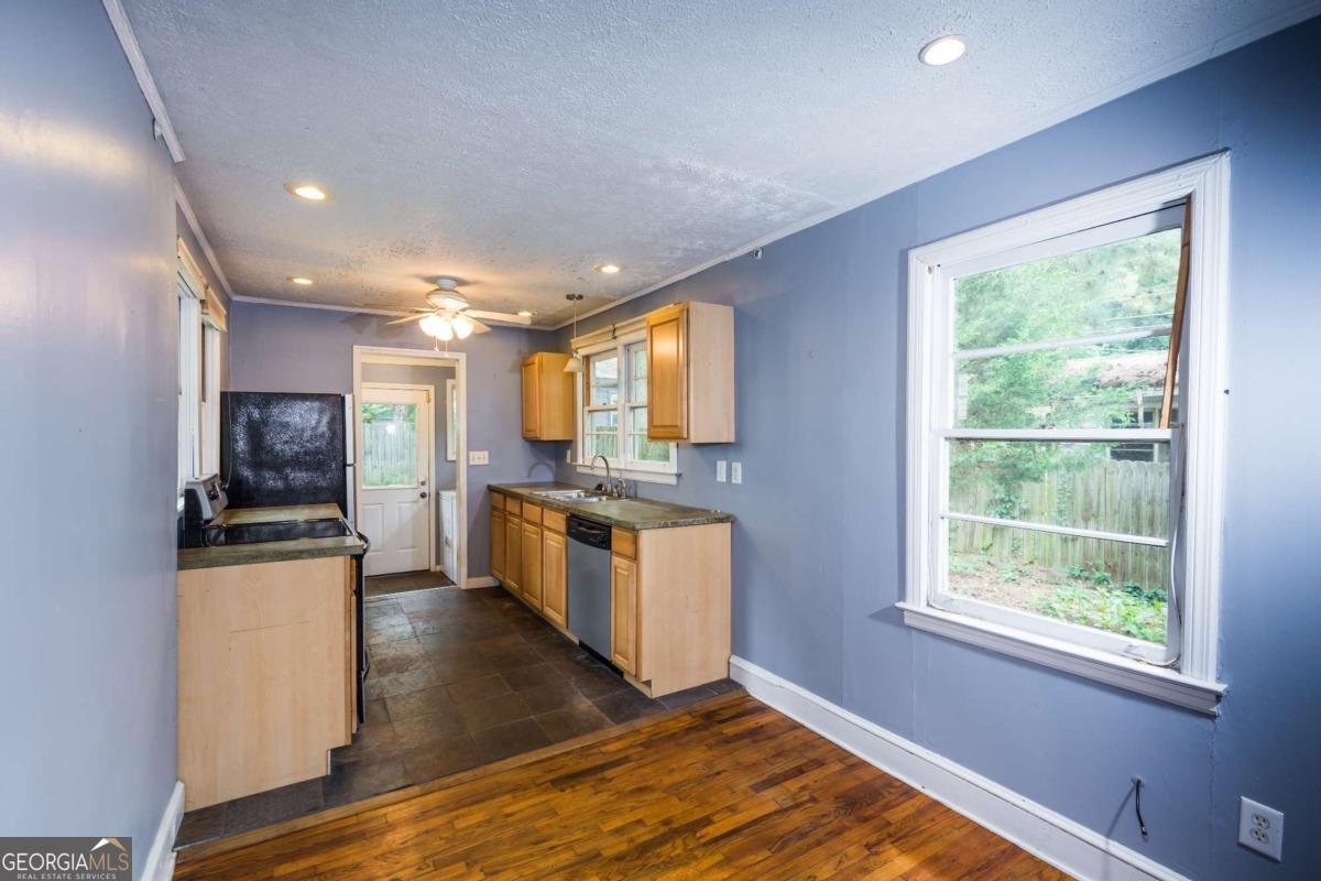 185 Arch Street Athens - 16