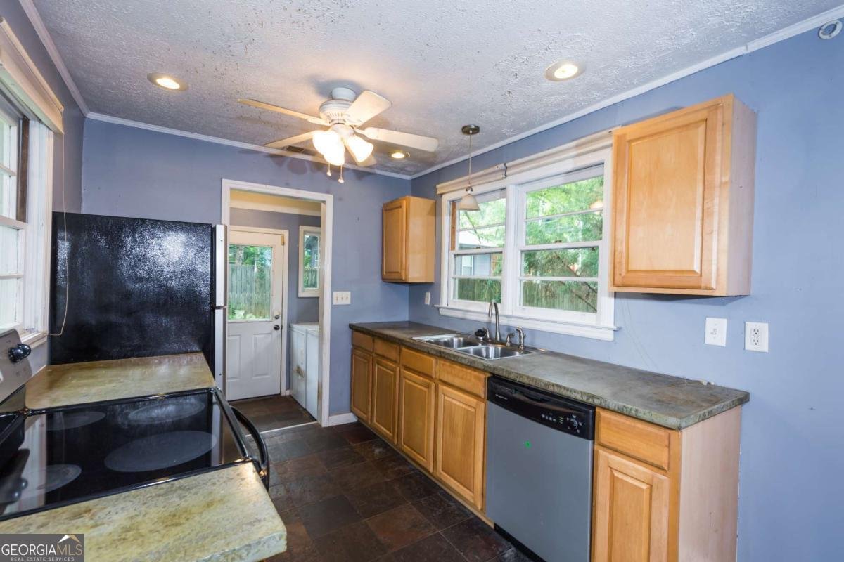 185 Arch Street Athens - 17
