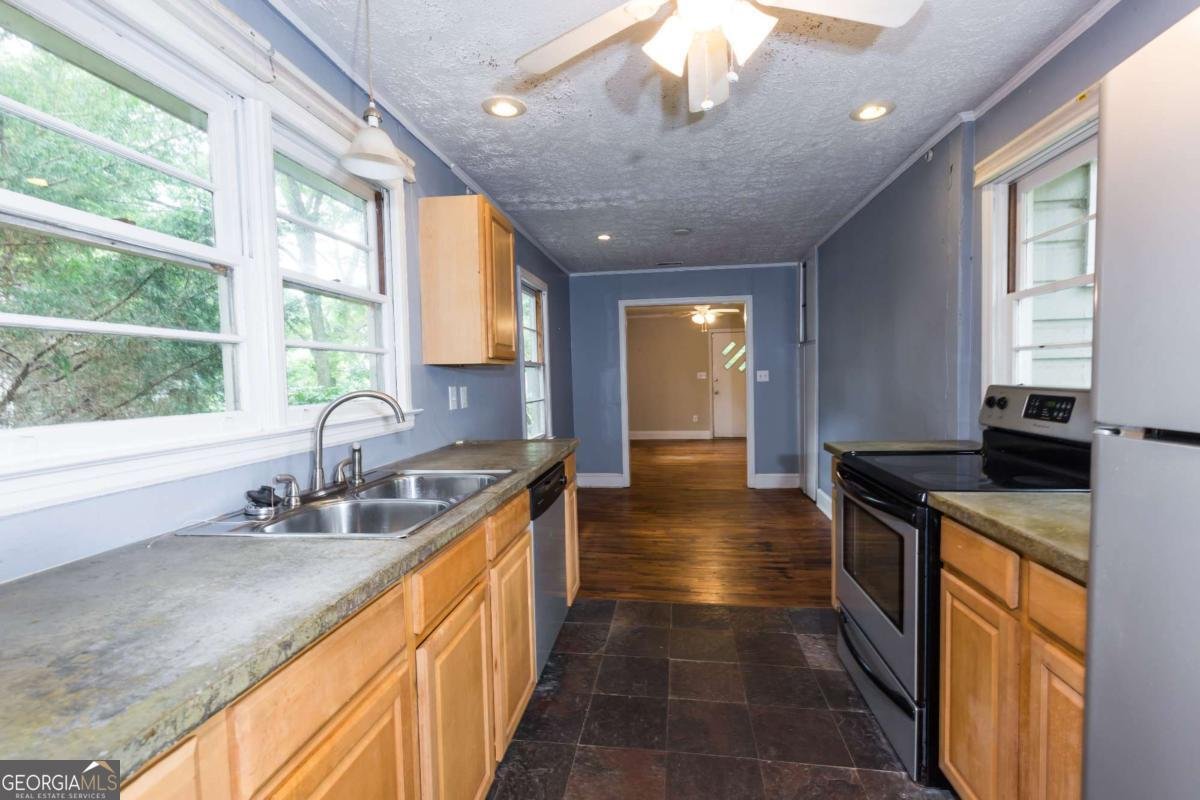185 Arch Street Athens - 22