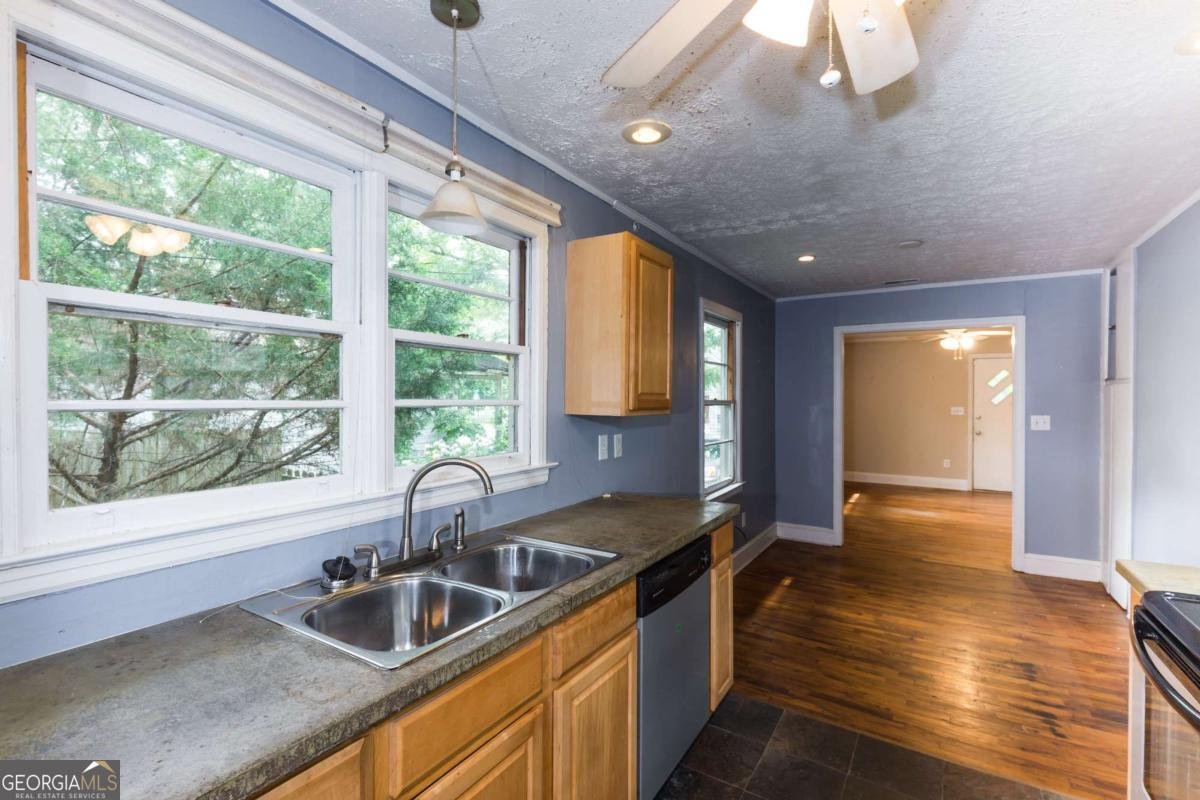 185 Arch Street Athens - 24