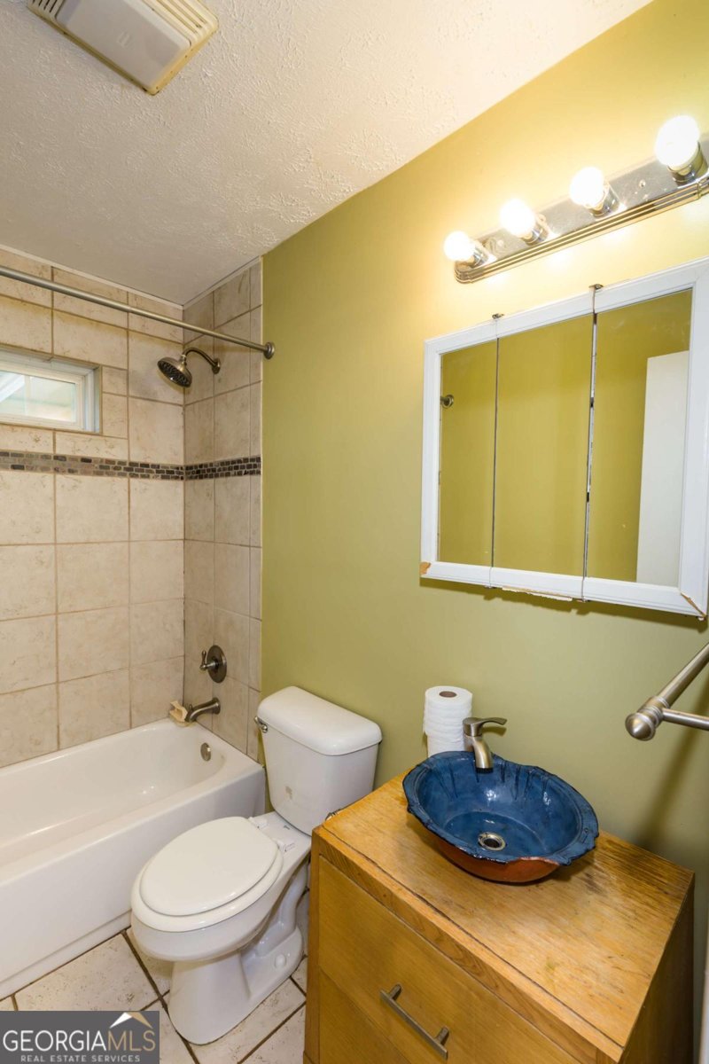 185 Arch Street Athens - 26