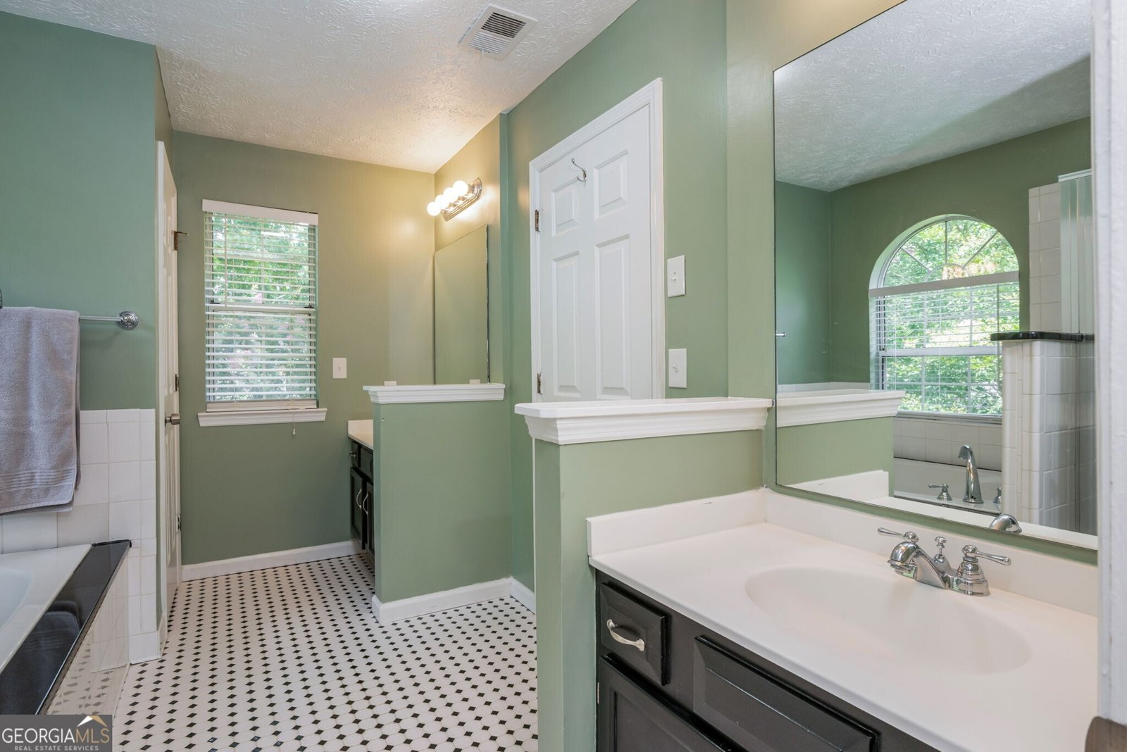 1115 Manor Way Kennesaw - 24