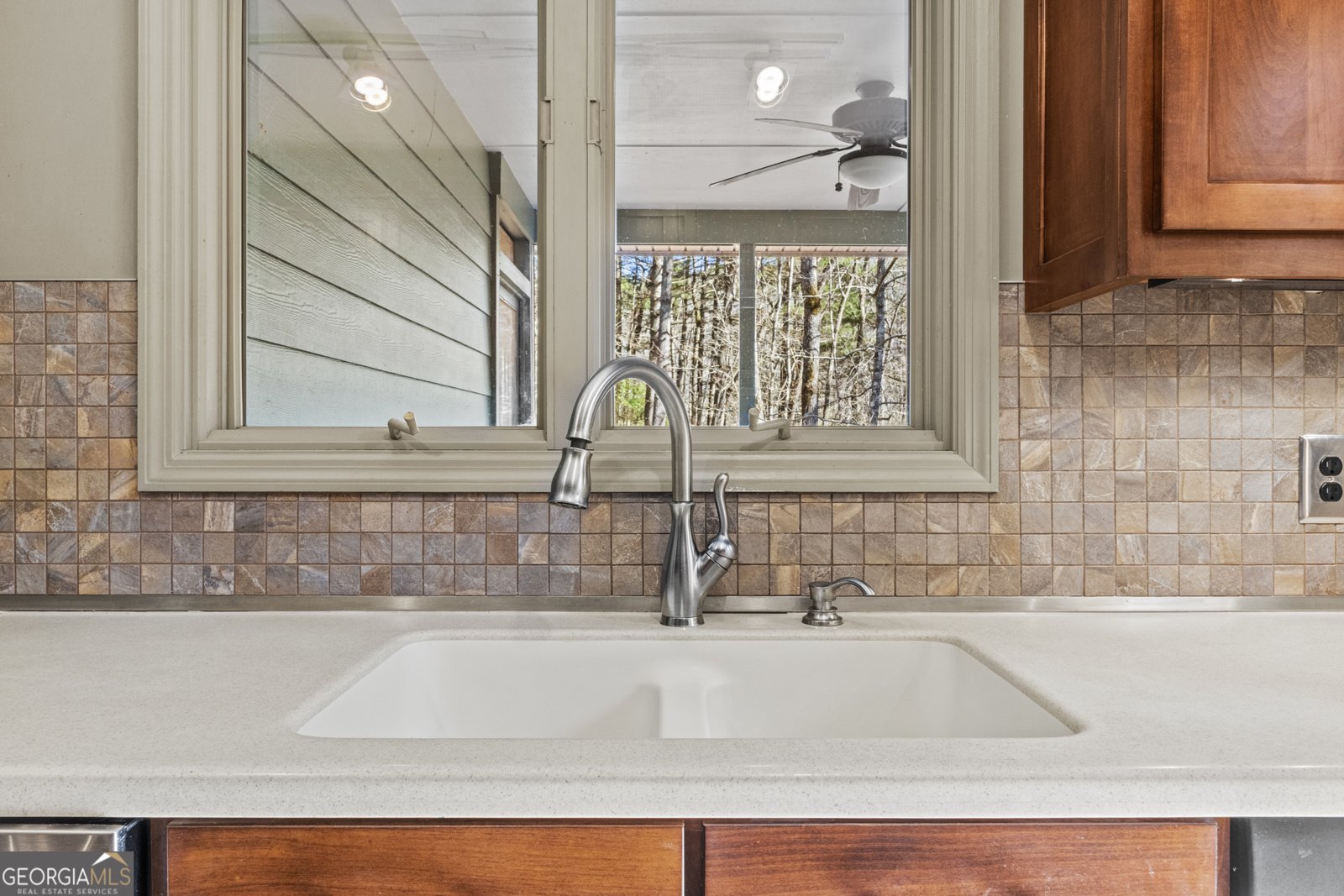 600 Glendale Drive Clarkesville - 23