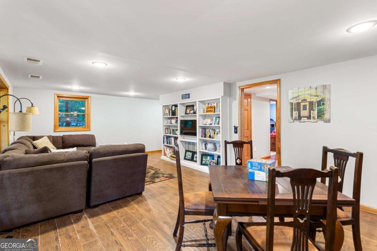 8425 Lynn Drive Gainesville - 21