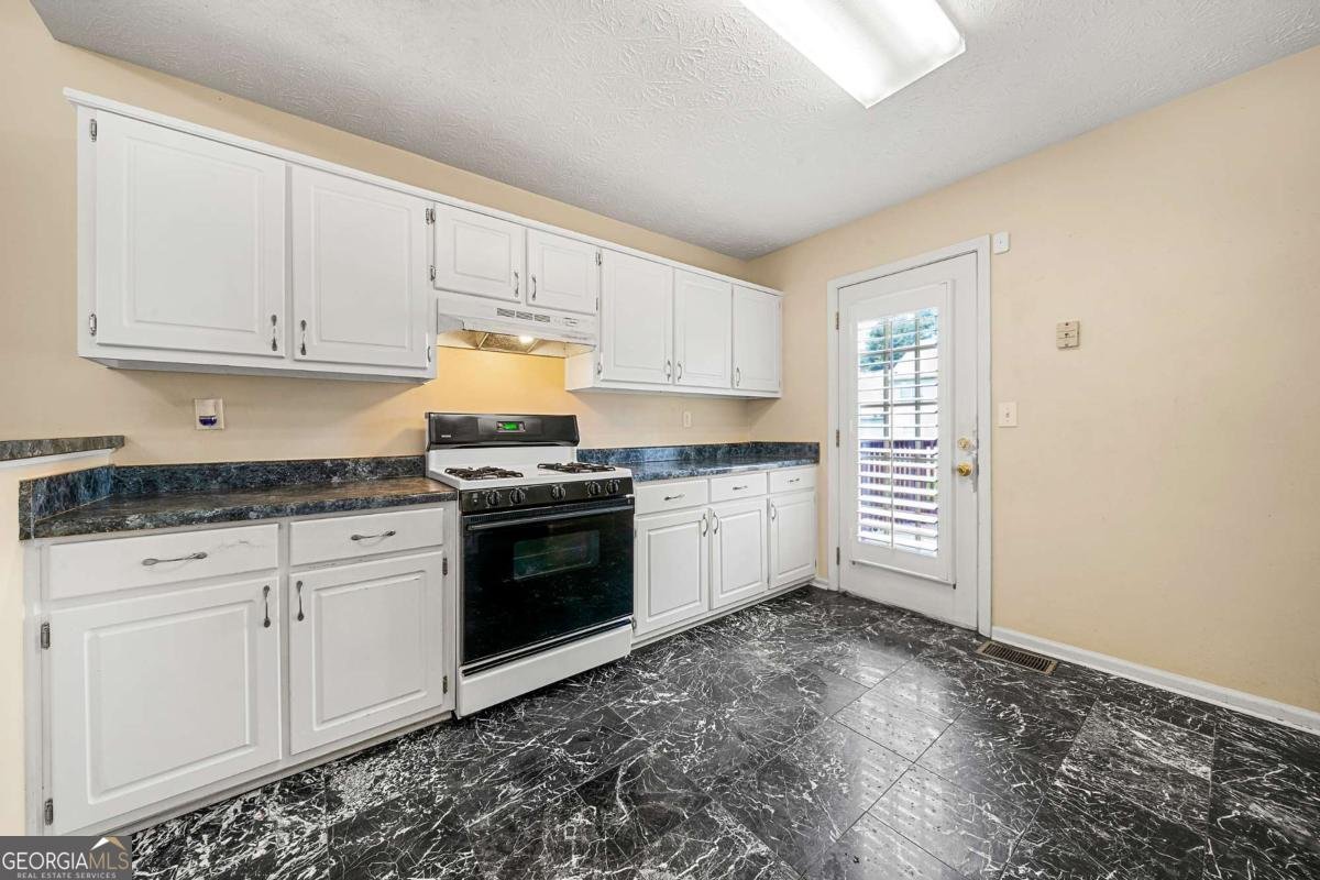 5718 Hidden Brook Circle Atlanta - 7