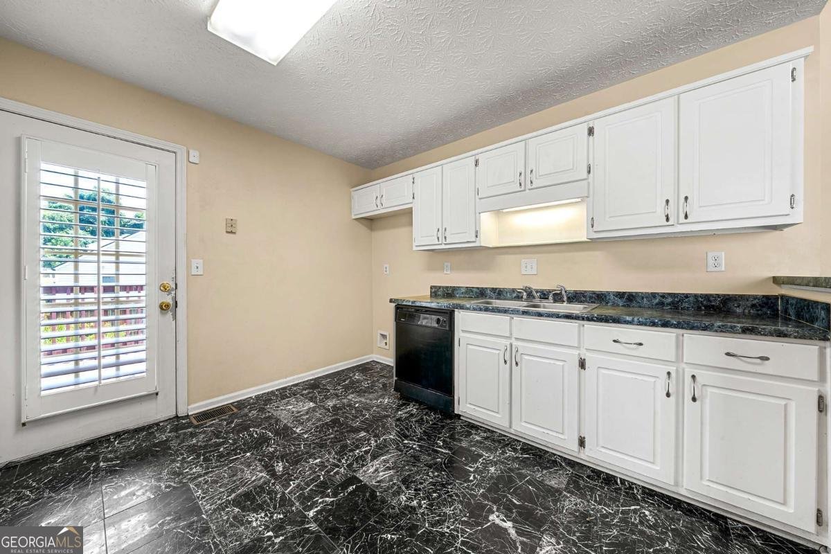 5718 Hidden Brook Circle Atlanta - 8