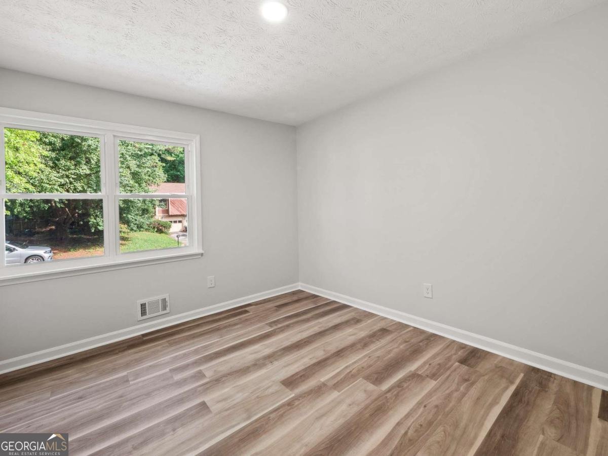 975 Memory Lane Lawrenceville - 26