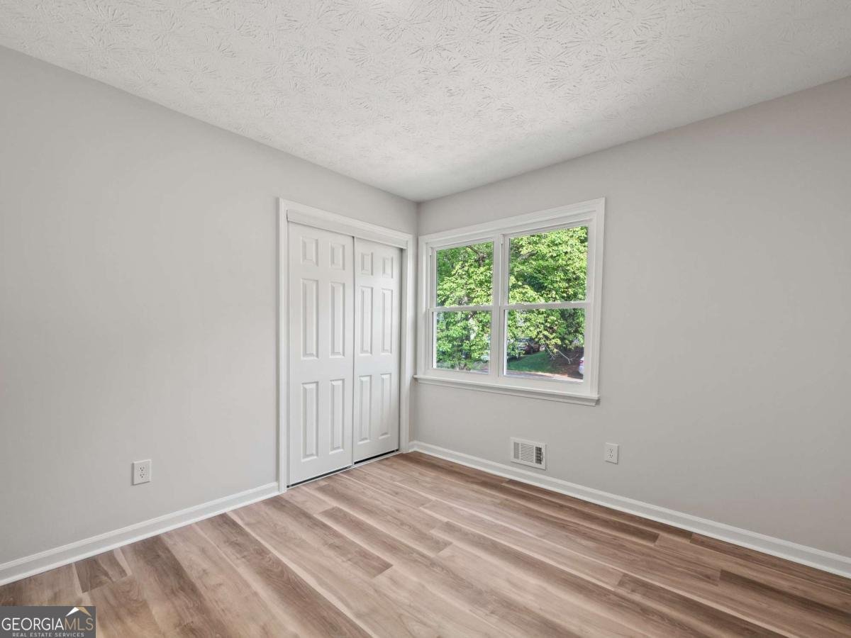 975 Memory Lane Lawrenceville - 27
