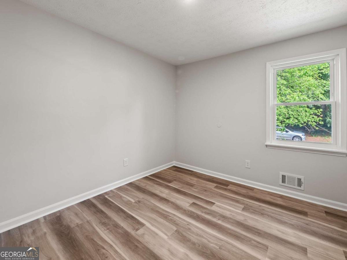 975 Memory Lane Lawrenceville - 28
