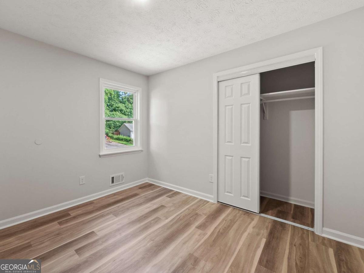 975 Memory Lane Lawrenceville - 29