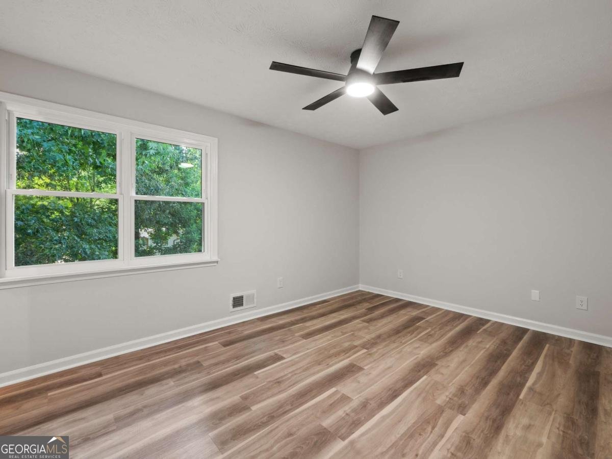 975 Memory Lane Lawrenceville - 30