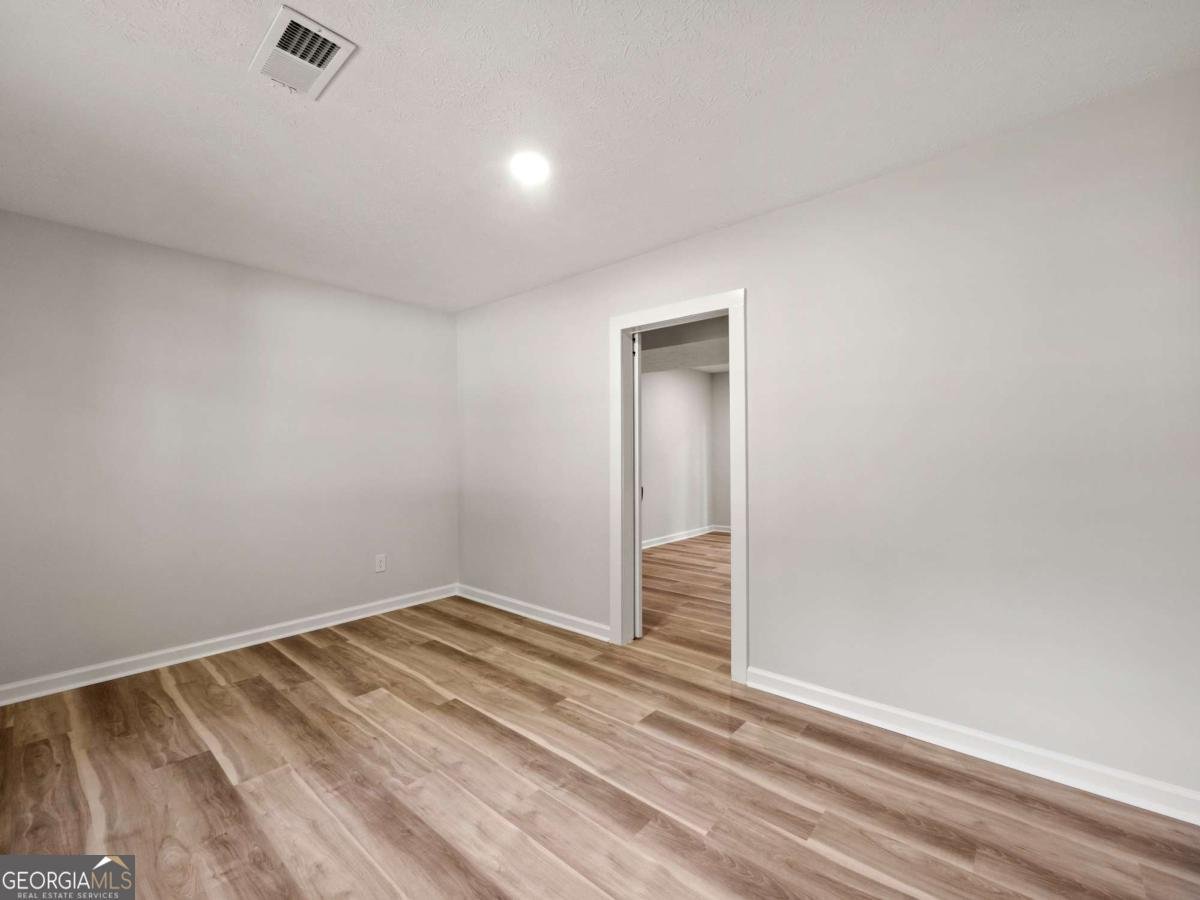 975 Memory Lane Lawrenceville - 41