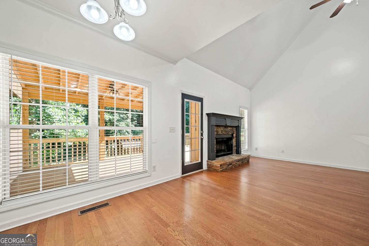 140 Glencrest Drive Drive Commerce - 17
