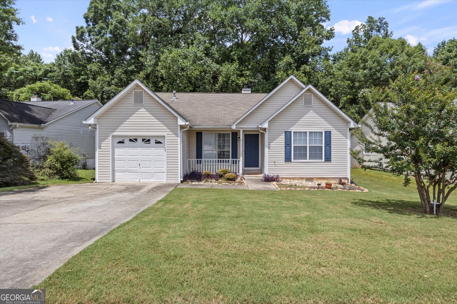 469 Village Circle Stockbridge - 1