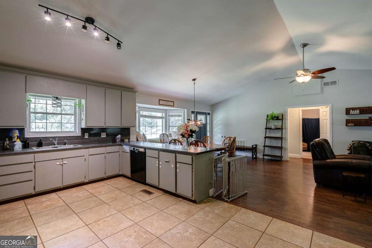 1828 Pitts Chapel Road Newborn - 3