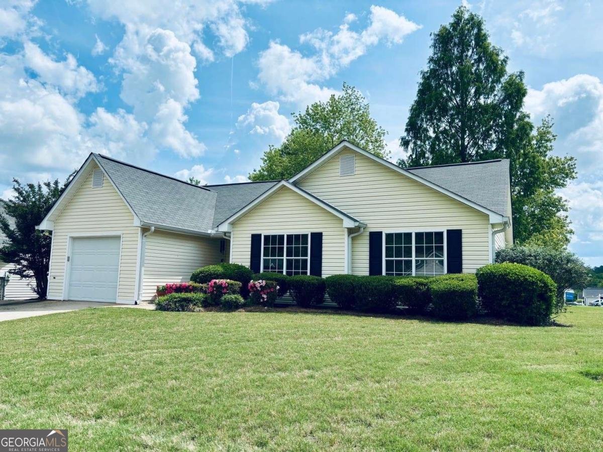 486 Village Circle Stockbridge - 1