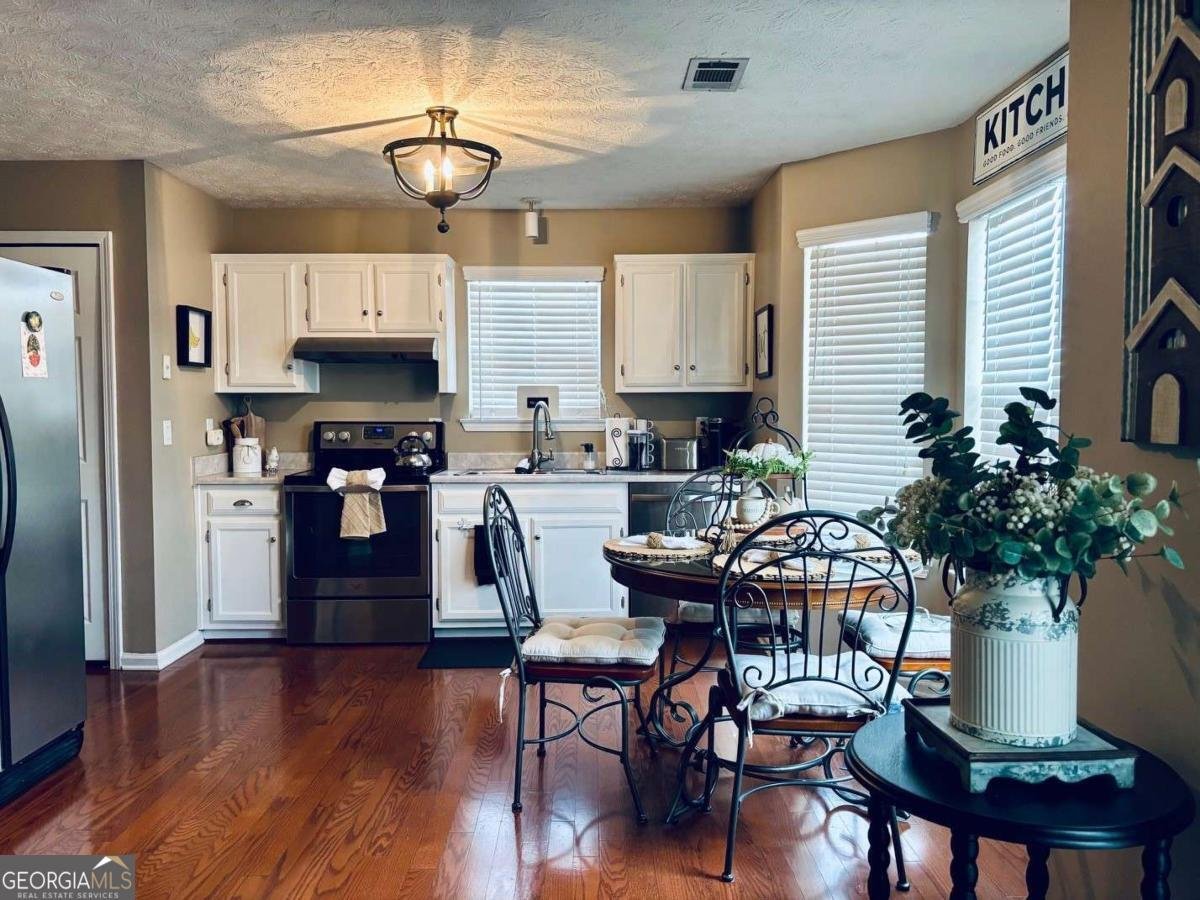486 Village Circle Stockbridge - 11