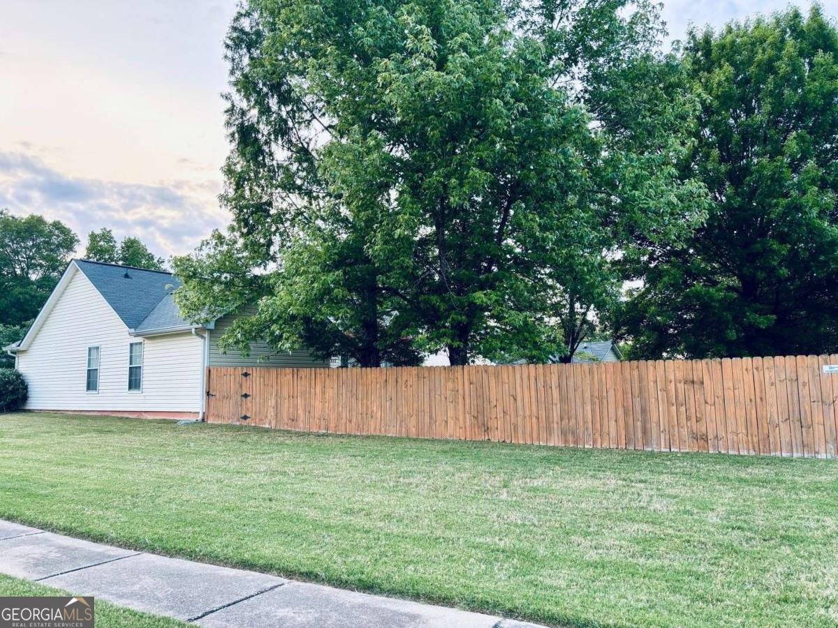 486 Village Circle Stockbridge - 3