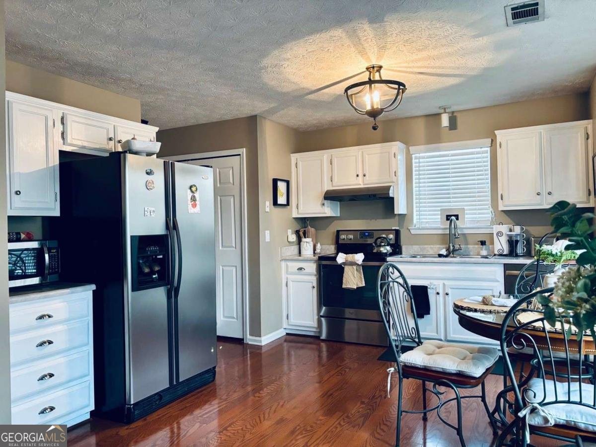 486 Village Circle Stockbridge - 8