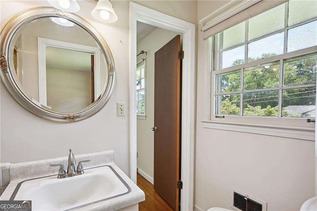 3089 Ranlo Drive Atlanta - 22