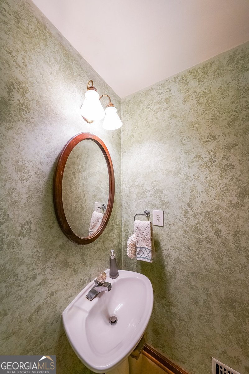 2402 Woodbridge Drive Marietta - 17