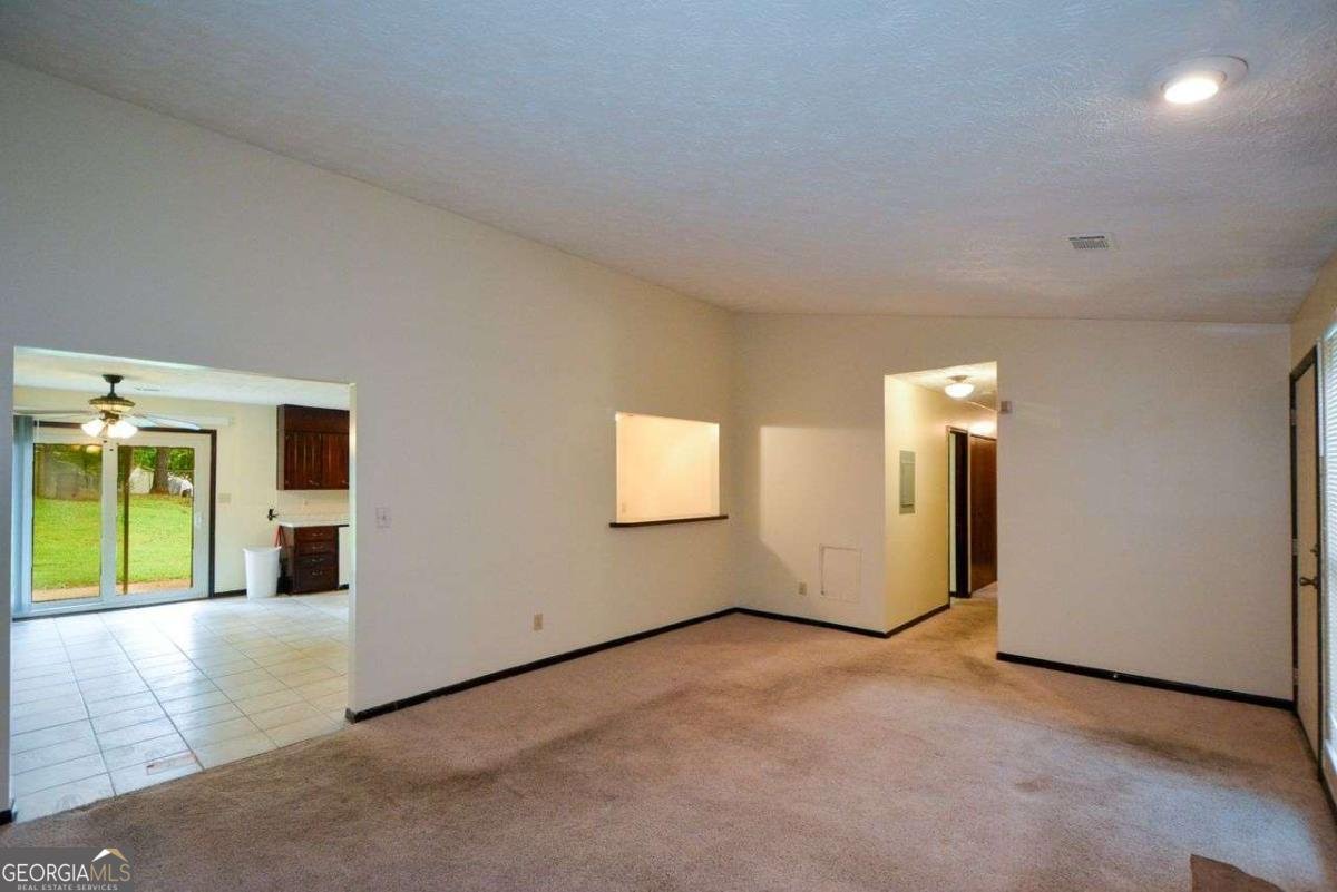 1070 Salisbury Trail Riverdale - 1
