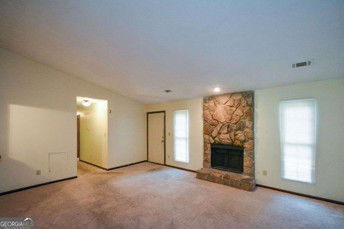 1070 Salisbury Trail Riverdale - 2