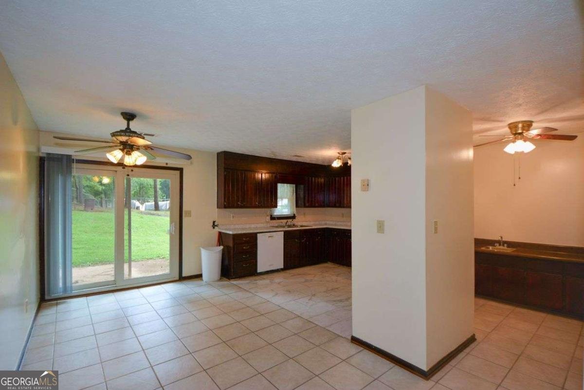1070 Salisbury Trail Riverdale - 4