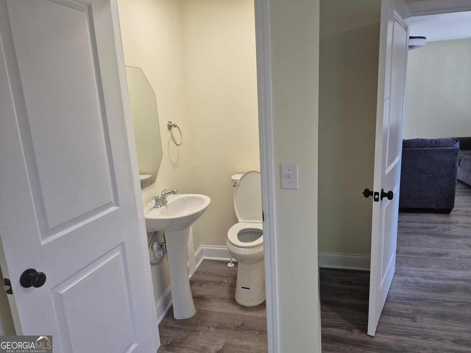 395 Elm Street Commerce - 10
