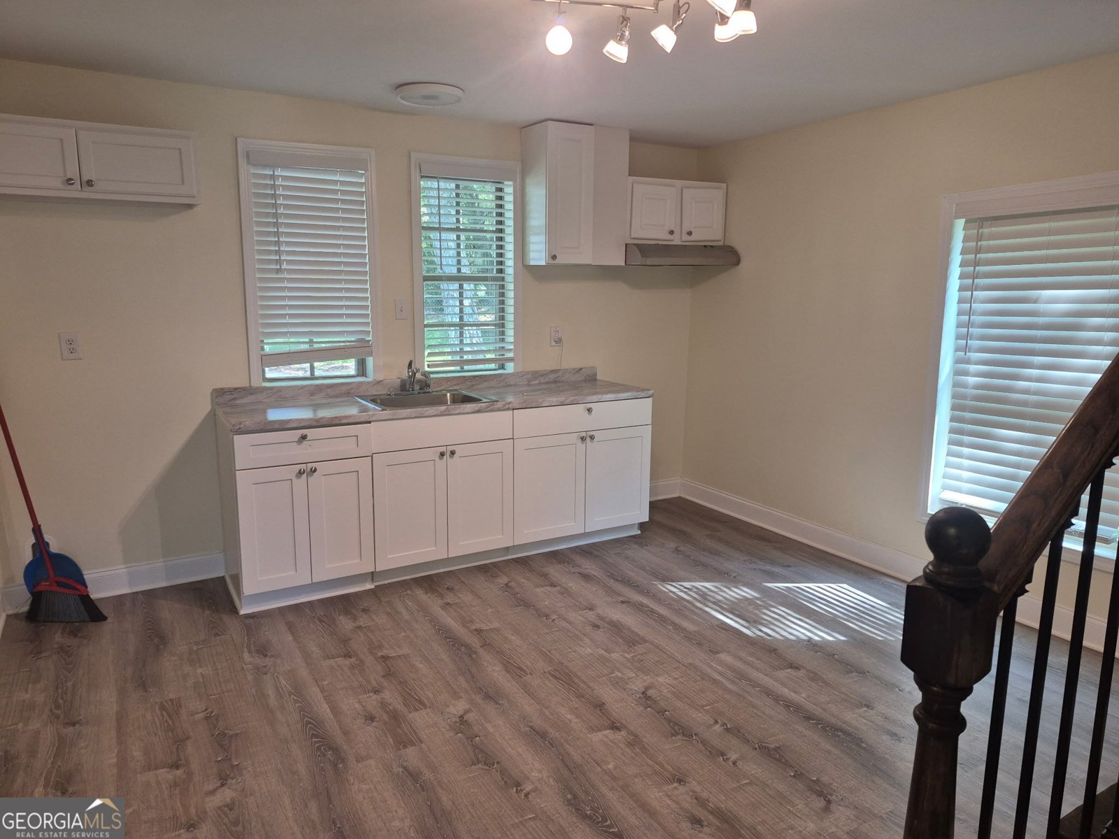 395 Elm Street Commerce - 5