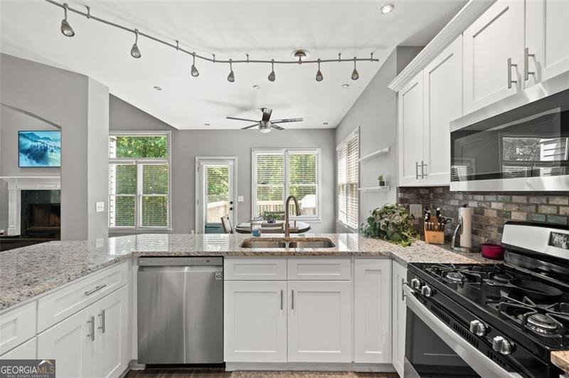 1015 LEGACY Woodstock - 5