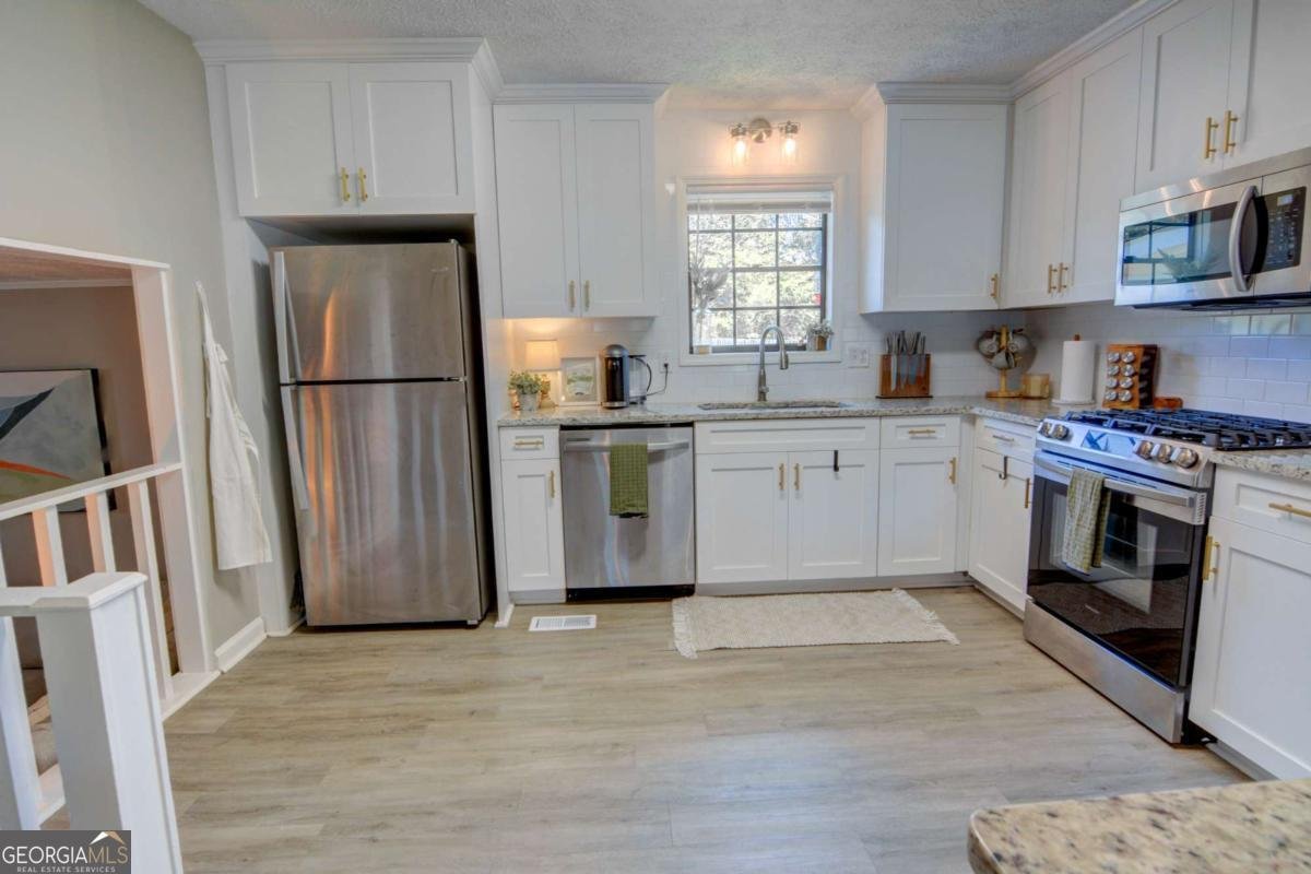 1024 WASHINGTON Avenue Woodstock - 21