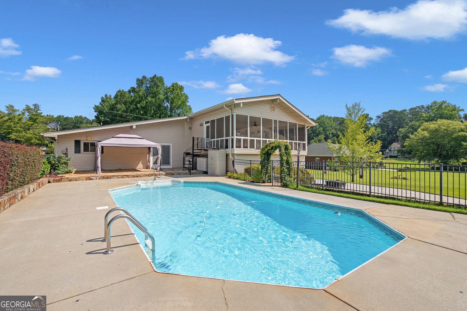 536 Lakeshore Drive Carrollton - 45