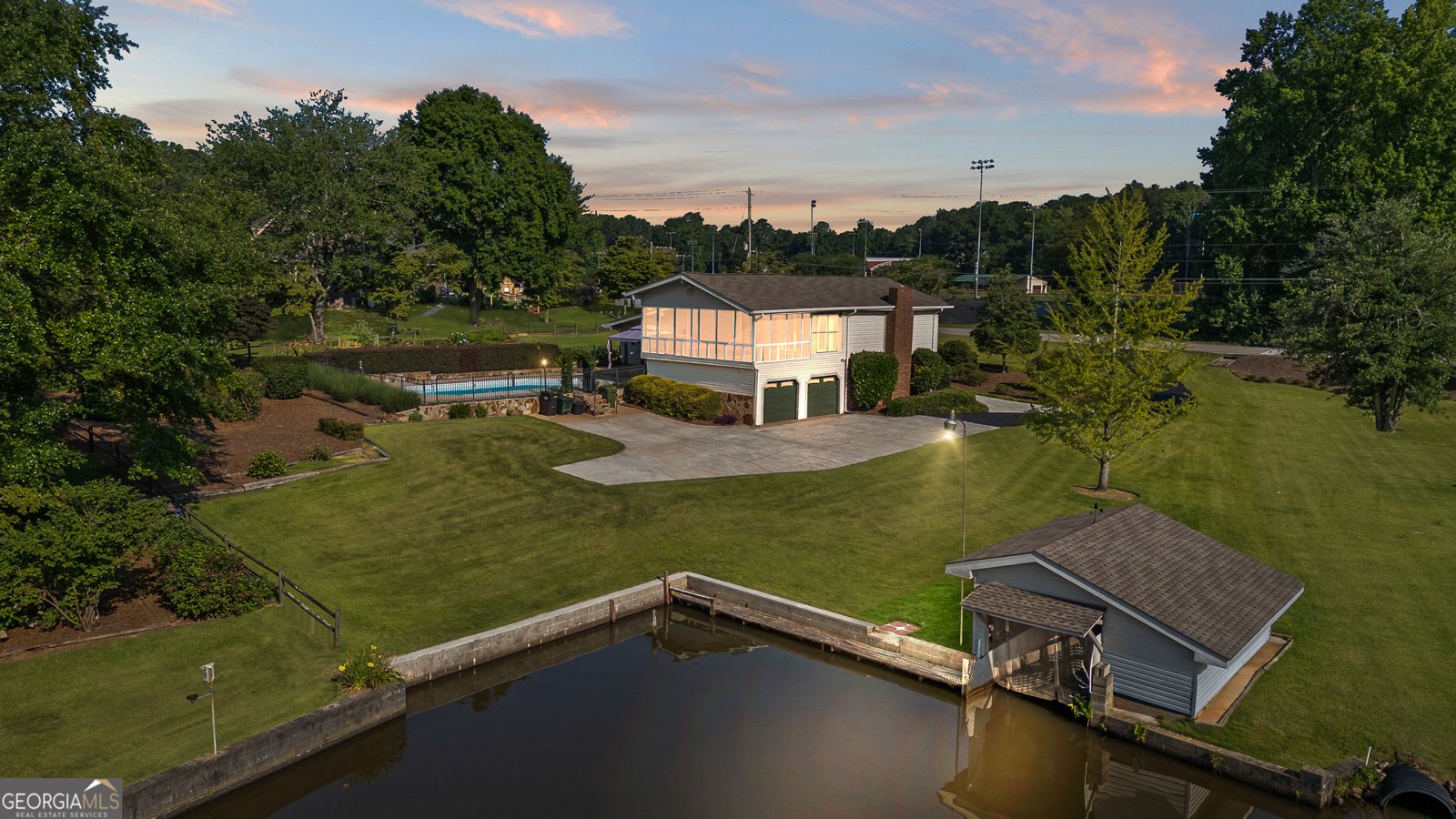 536 Lakeshore Drive Carrollton - 55