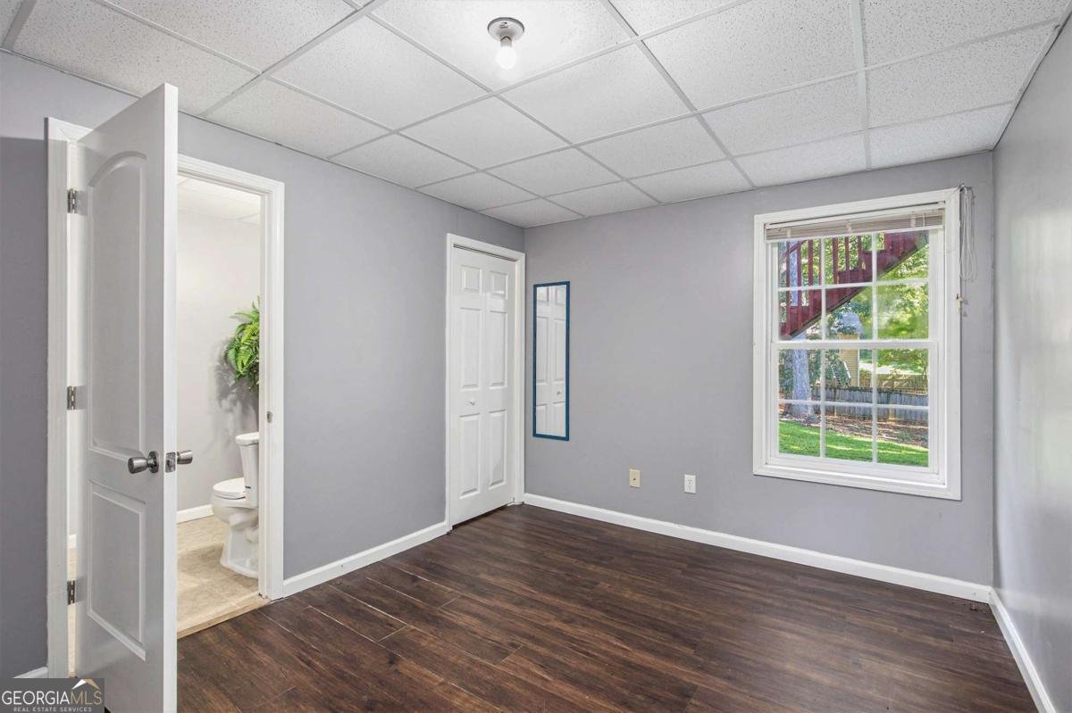 6332 Fairoaks Place Douglasville - 33