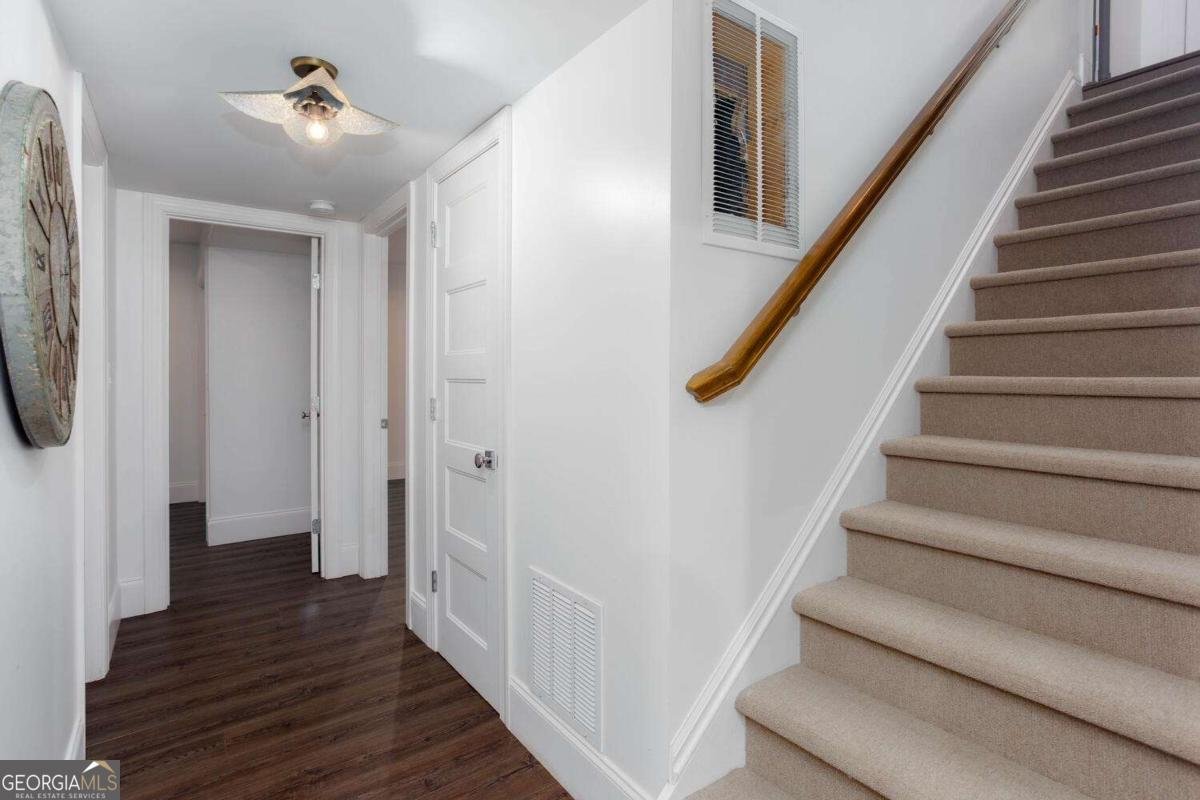 225 Lakeview Circle Waleska - 32