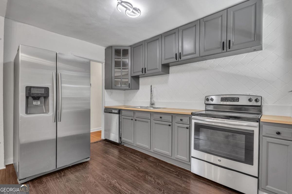 2115 Pinehurst Drive East Point - 10