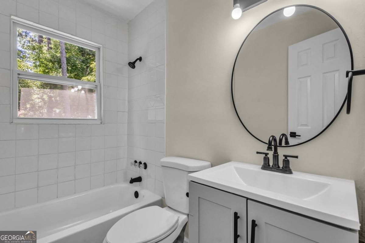 2115 Pinehurst Drive East Point - 11