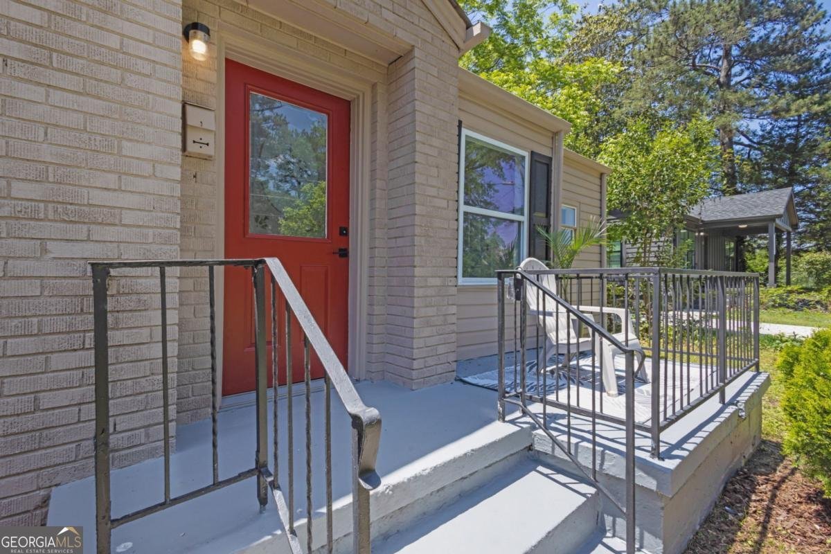 2115 Pinehurst Drive East Point - 2