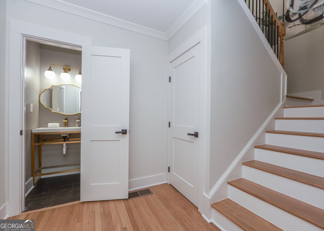 2908 N  Hills Drive Atlanta - 26