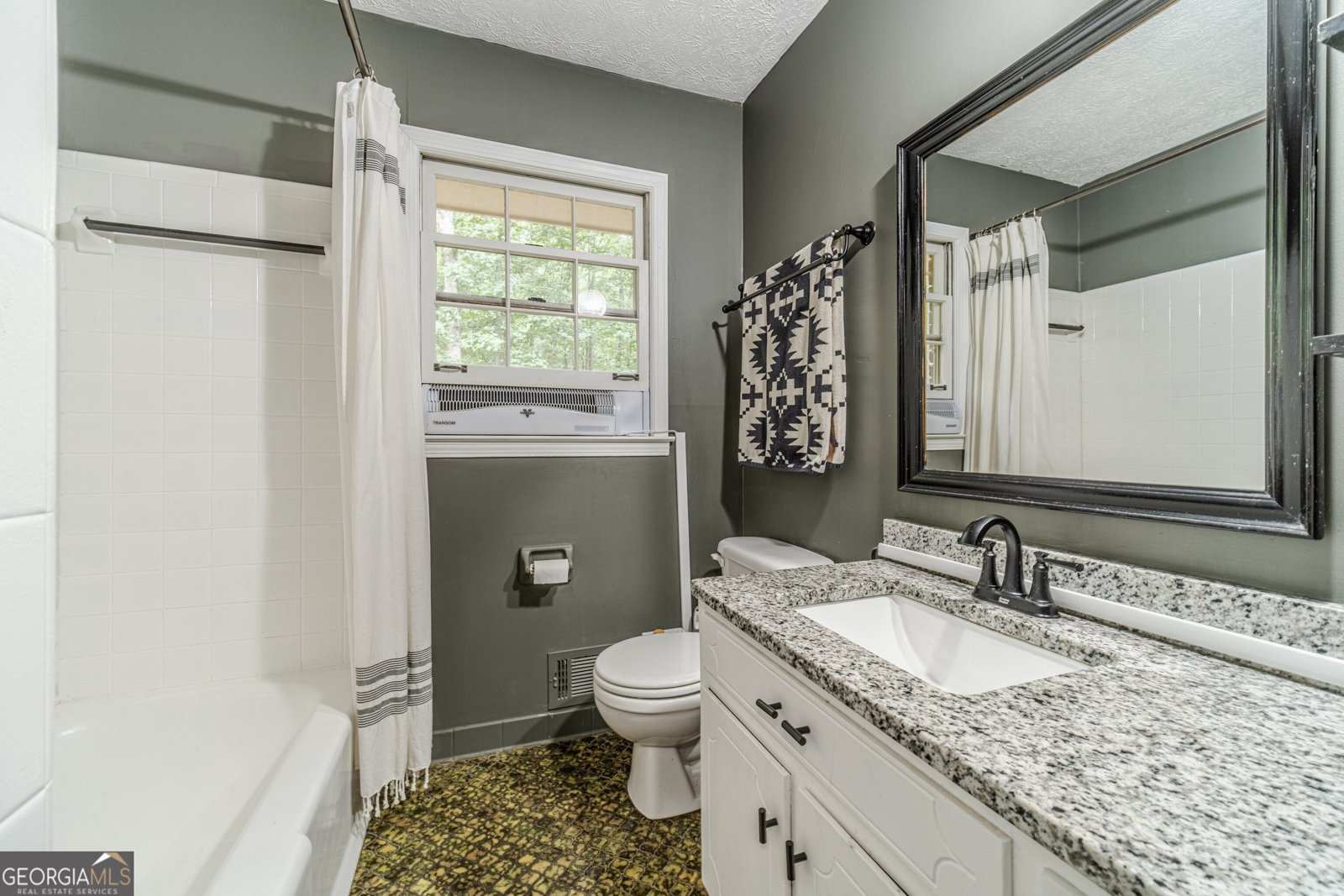 2446 Thrasher Buford - 17