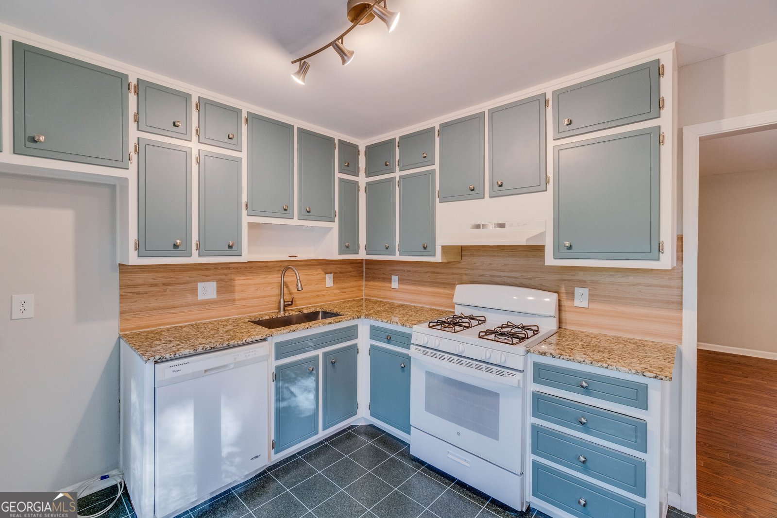 100 Lakeside Drive Covington - 16