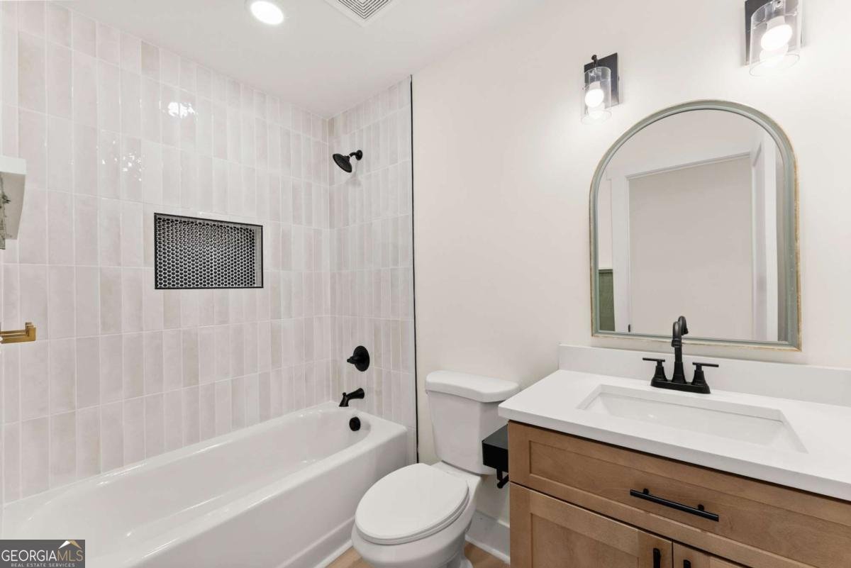 172 Llewellyn st Clarkesville - 28