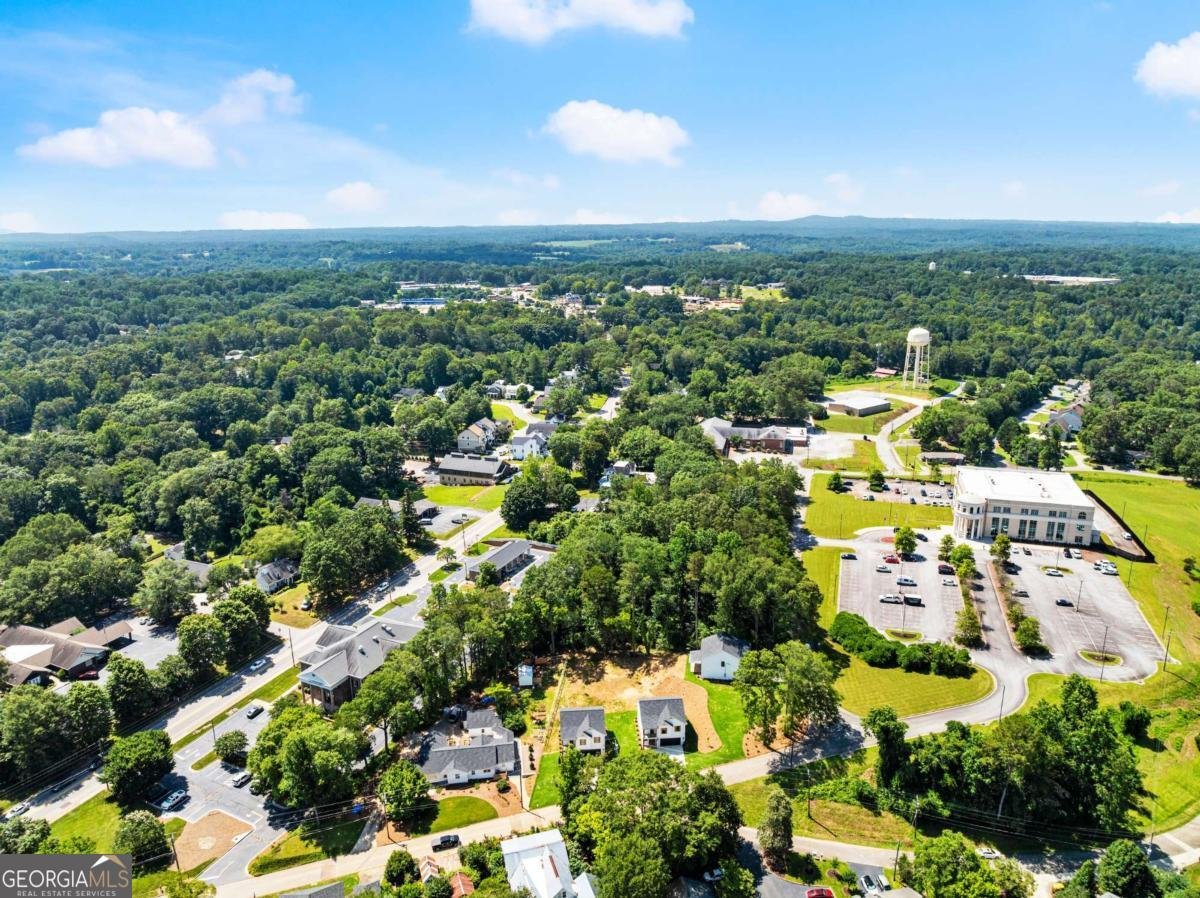 172 Llewellyn st Clarkesville - 43
