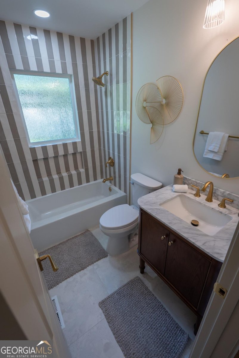 995 Valley Drive Smyrna - 20