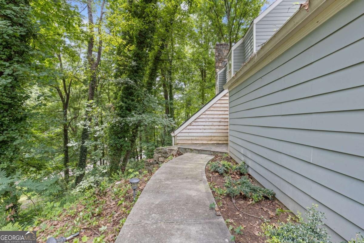 7090 Riverside Drive Atlanta - 2