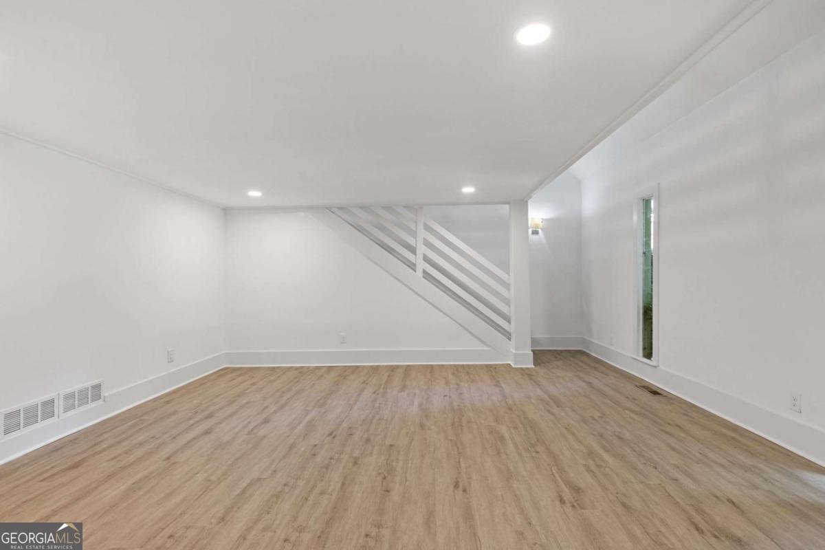 7090 Riverside Drive Atlanta - 29