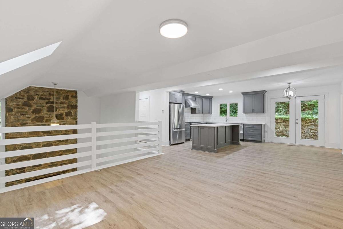 7090 Riverside Drive Atlanta - 7