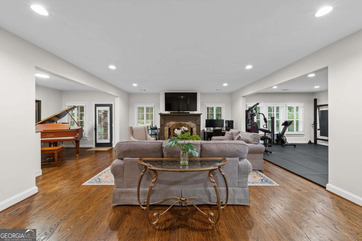 2540 Hillandale Circle Cumming - 34