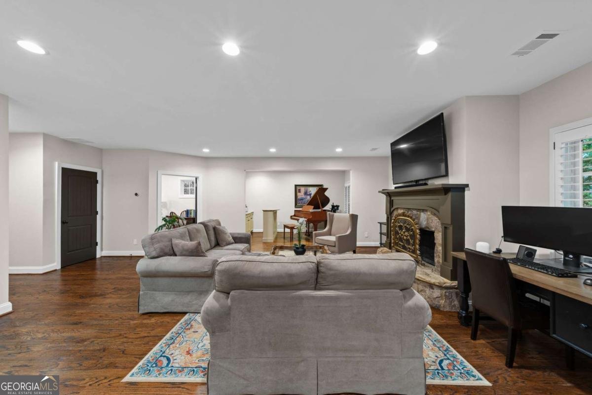 2540 Hillandale Circle Cumming - 36
